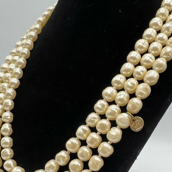 HP๐ 1981 Chanel Pearl Necklace - Picture 9 of 14